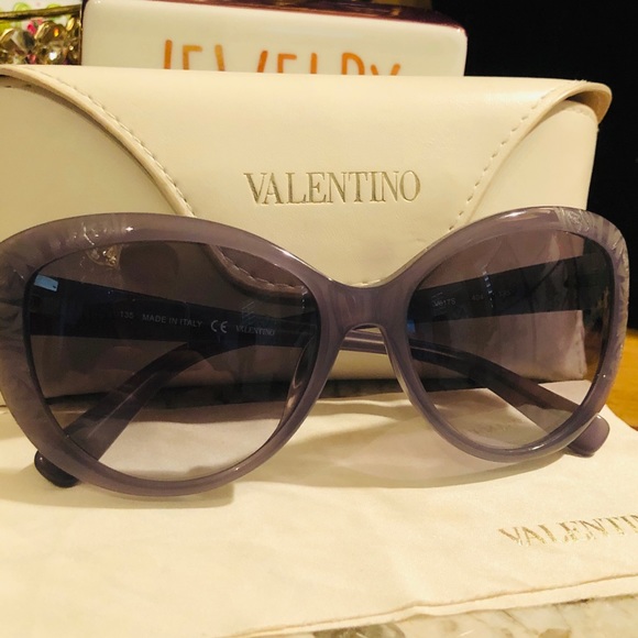 Valentino Accessories - Early surprise black Friday clearance Valentino gray sunglasses